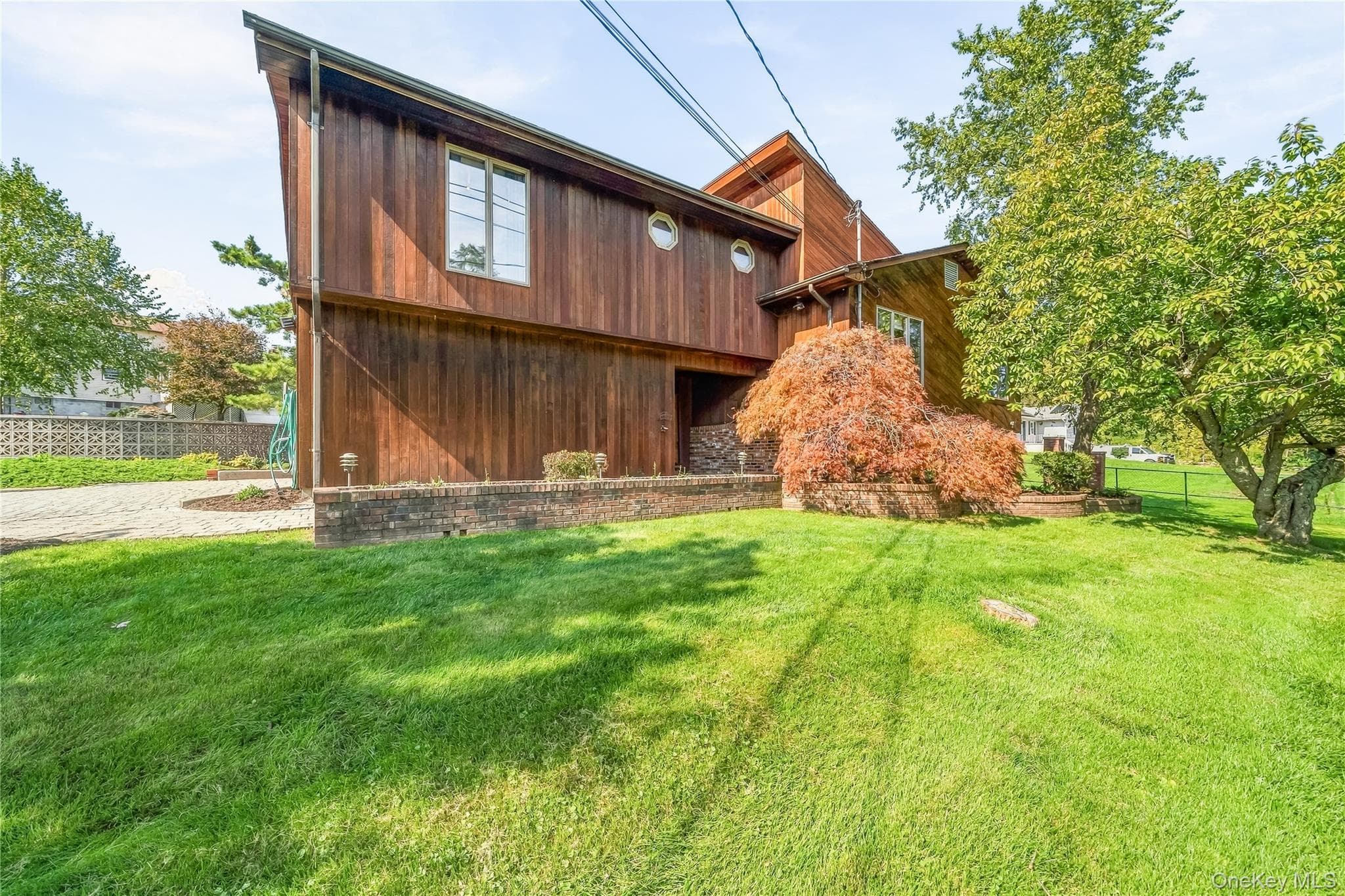 102 Neptune Drive thumbnail 2
