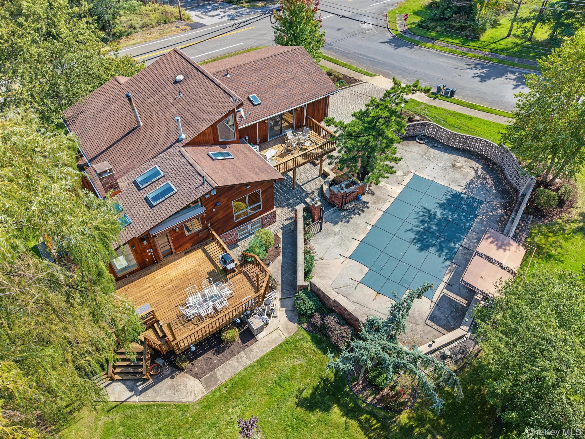 102 Neptune Drive thumbnail 44