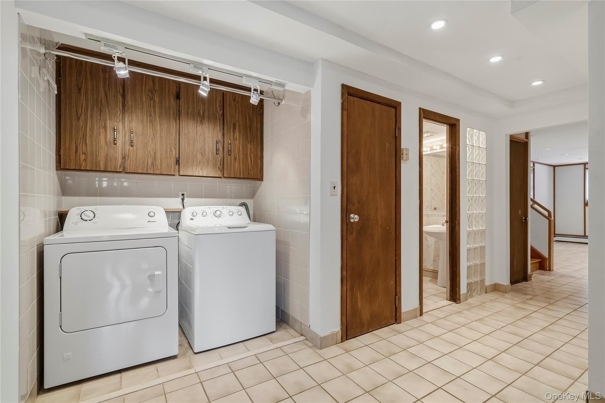 102 Neptune Drive thumbnail 28