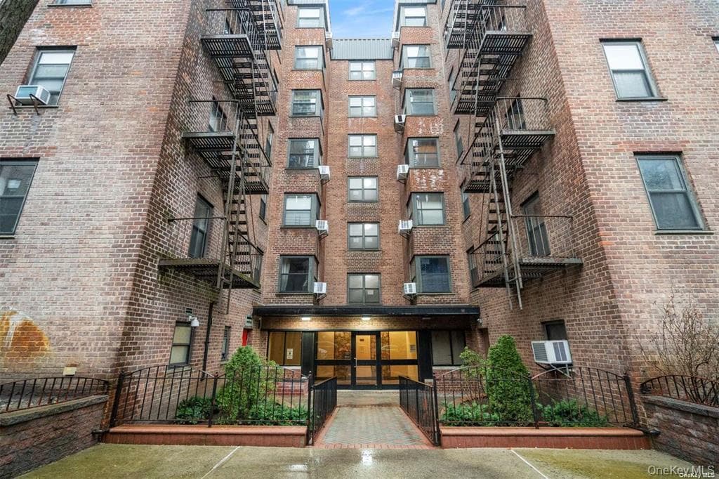 32-43 91 Street Unit: A604 photo 1
