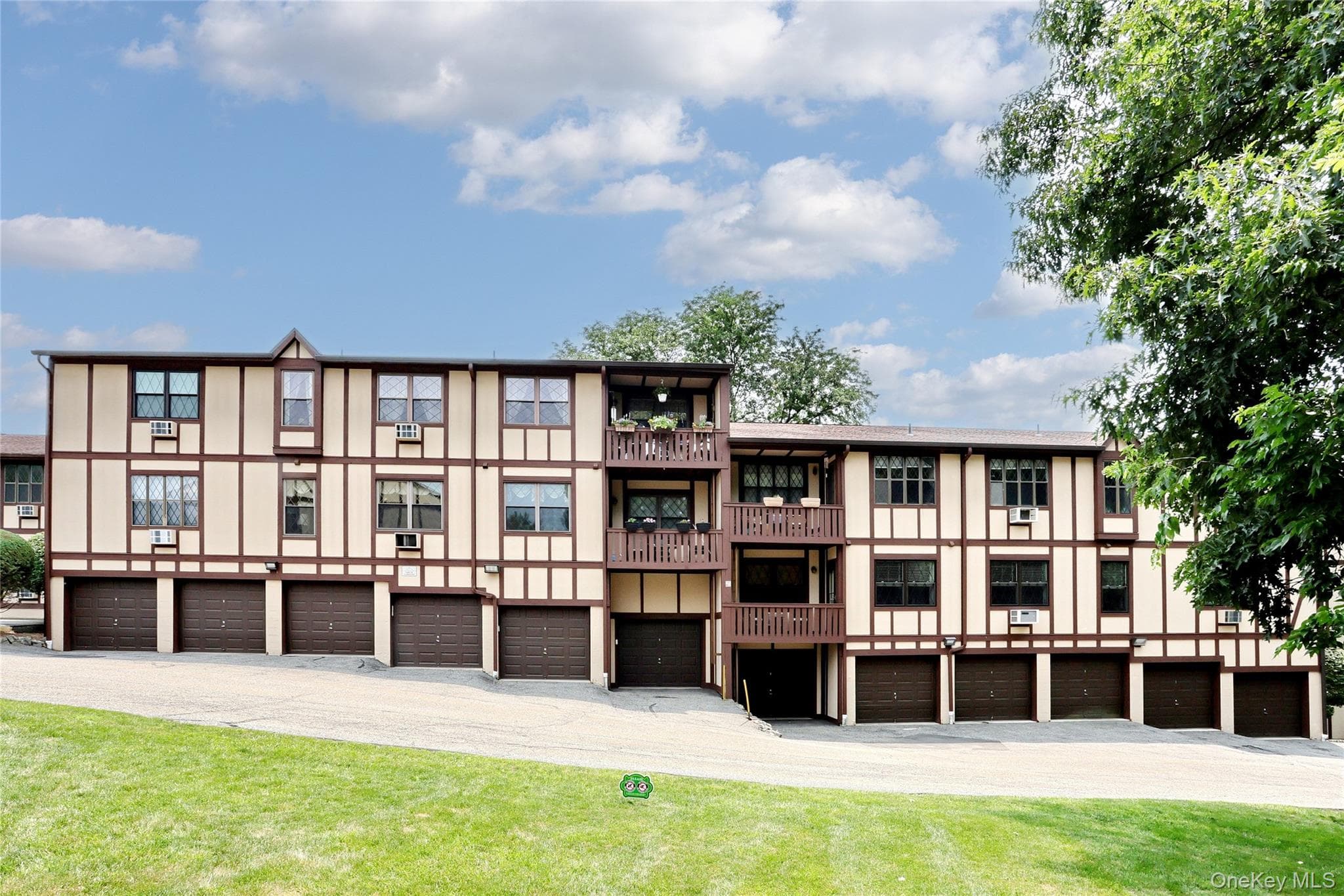 597 Sierra Vista Lane thumbnail 18