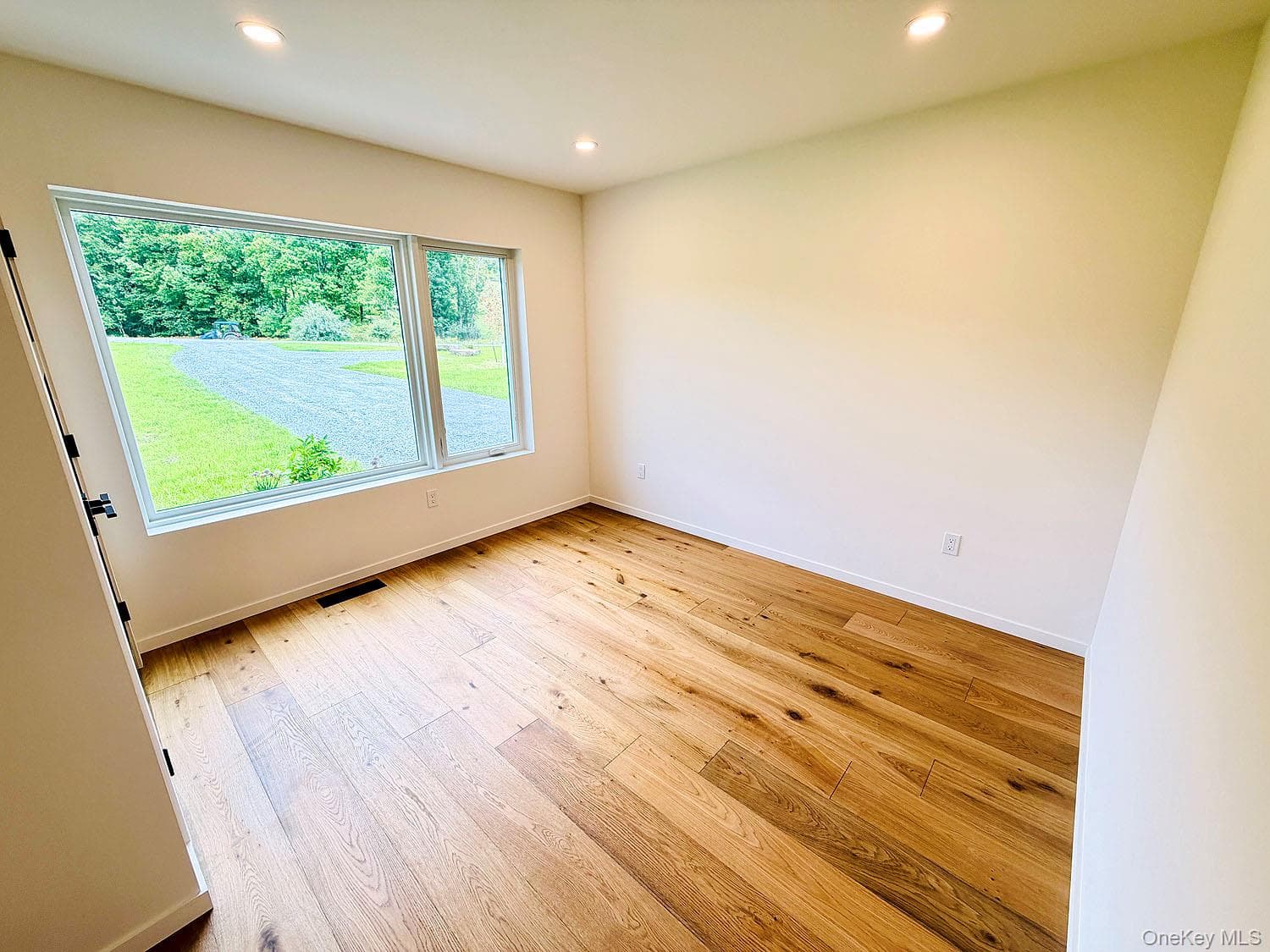 199 Henderson Road thumbnail 15