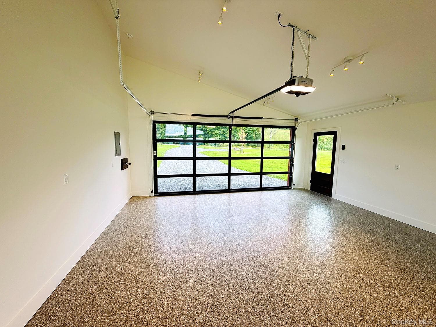 199 Henderson Road thumbnail 23