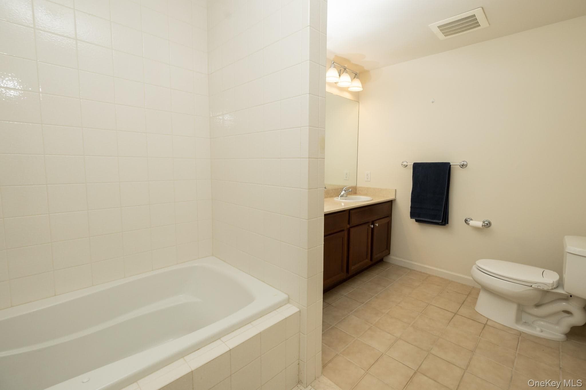 1204 Round Pointe Drive thumbnail 26