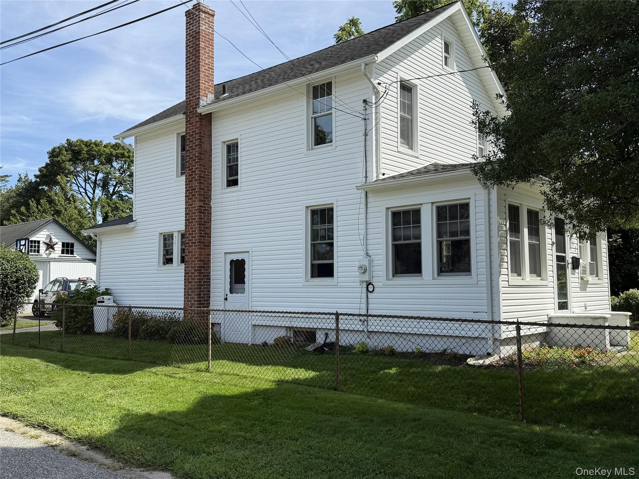 992 Roanoke Avenue thumbnail 2