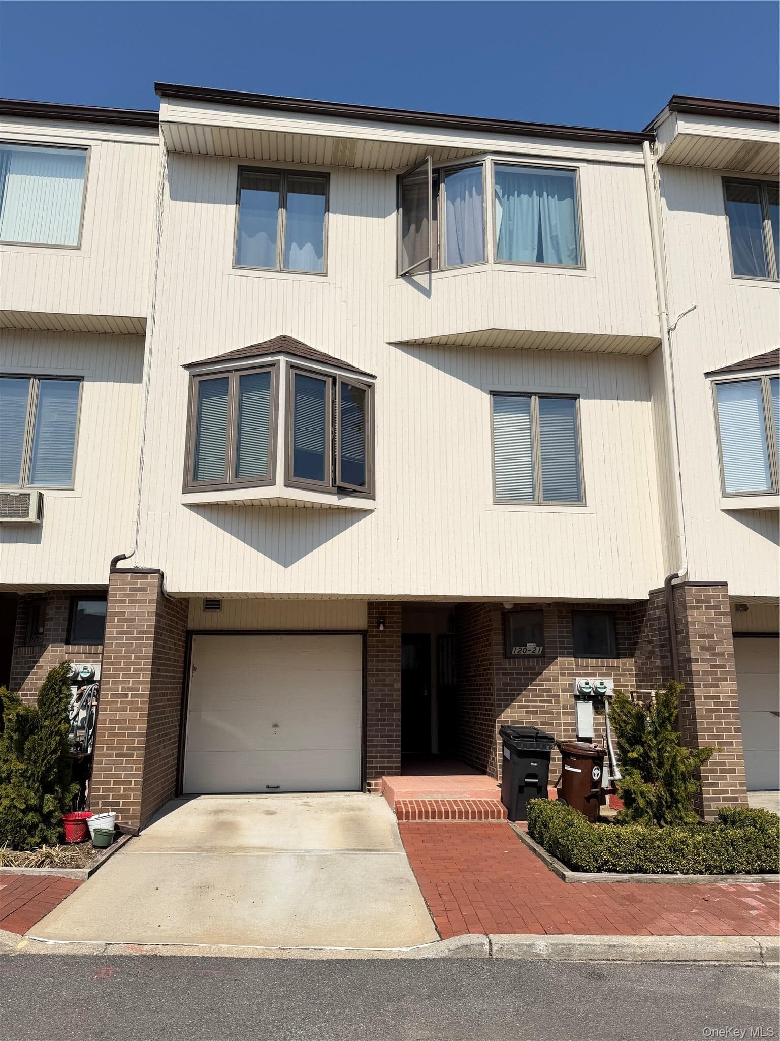 12021 Riviera Court Unit: 5B, College Point