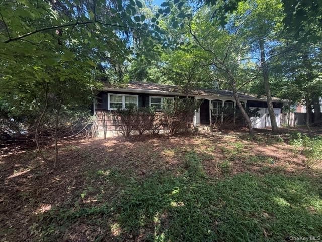165 Hickory Lane, Smithtown