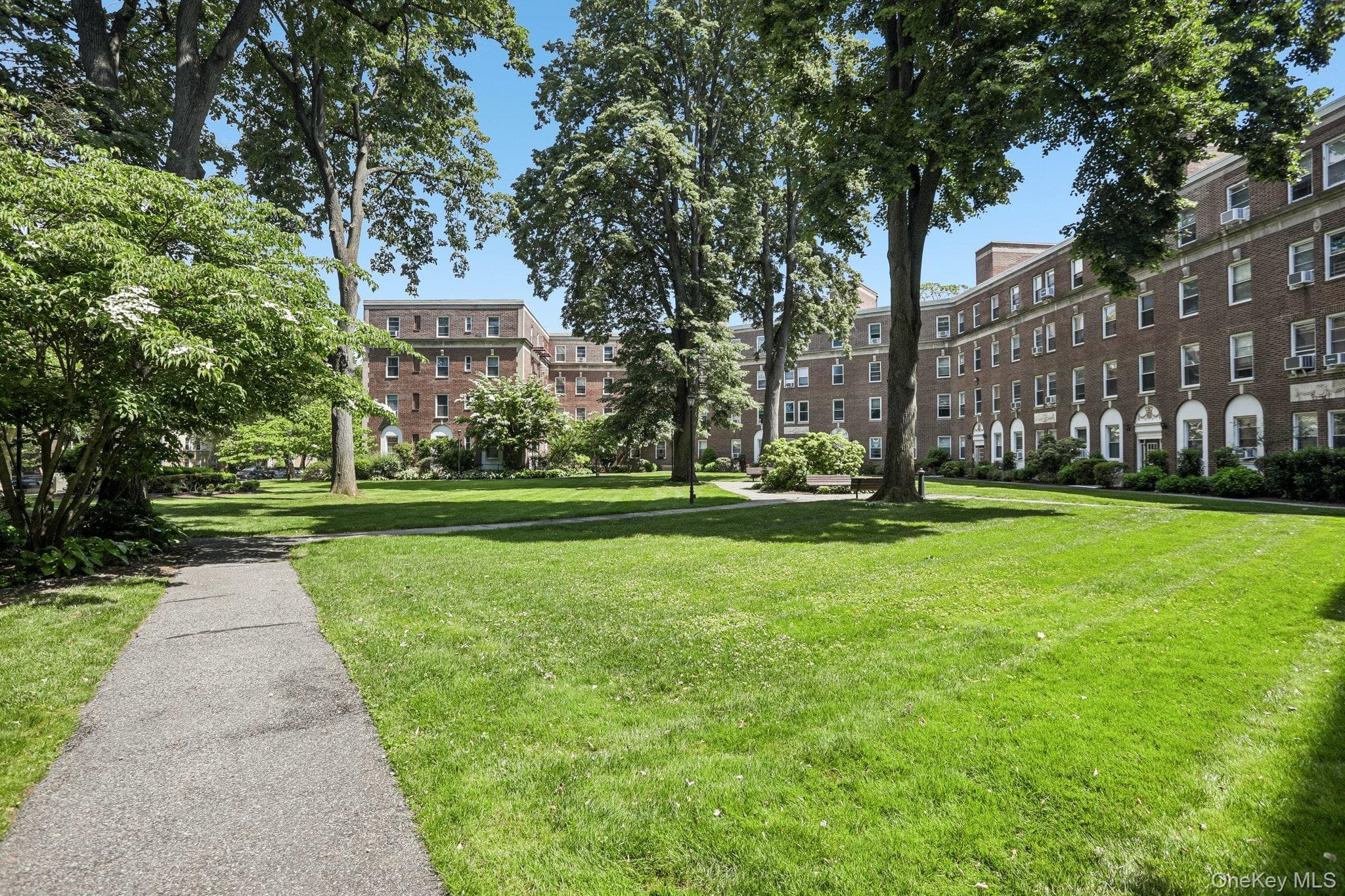 445 Gramatan Ave AVE Unit: CD3 thumbnail 3