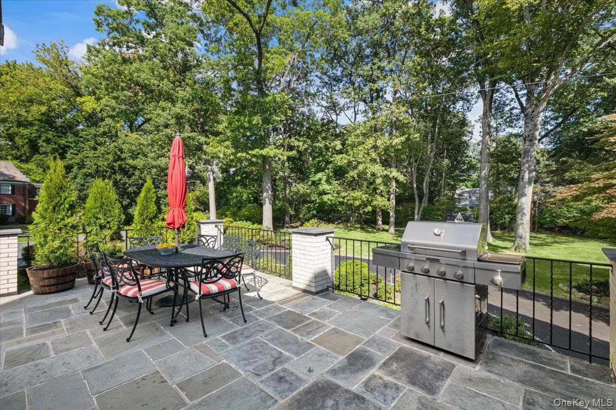 451 Beechmont Drive thumbnail 28