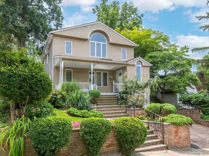 3 Woodland Avenue, Glenwood Landing