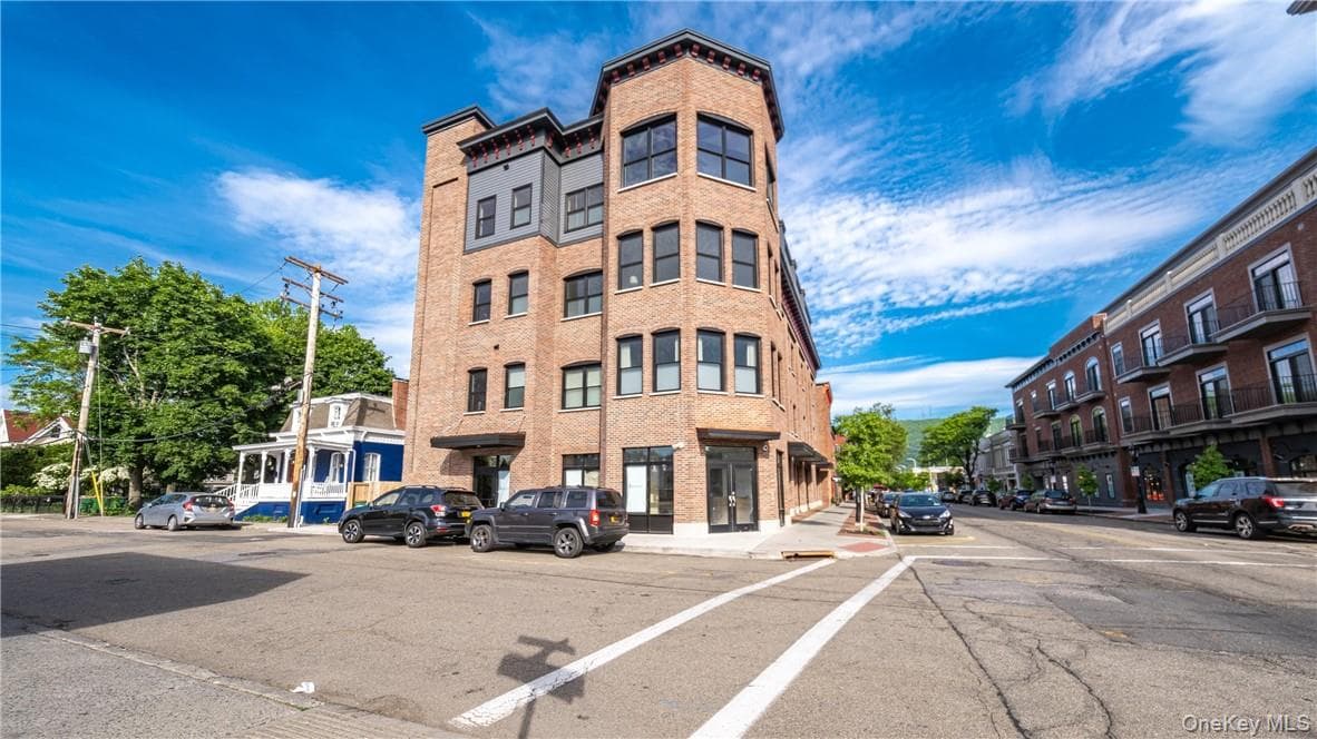 226 Main Street Unit: 301 thumbnail 4