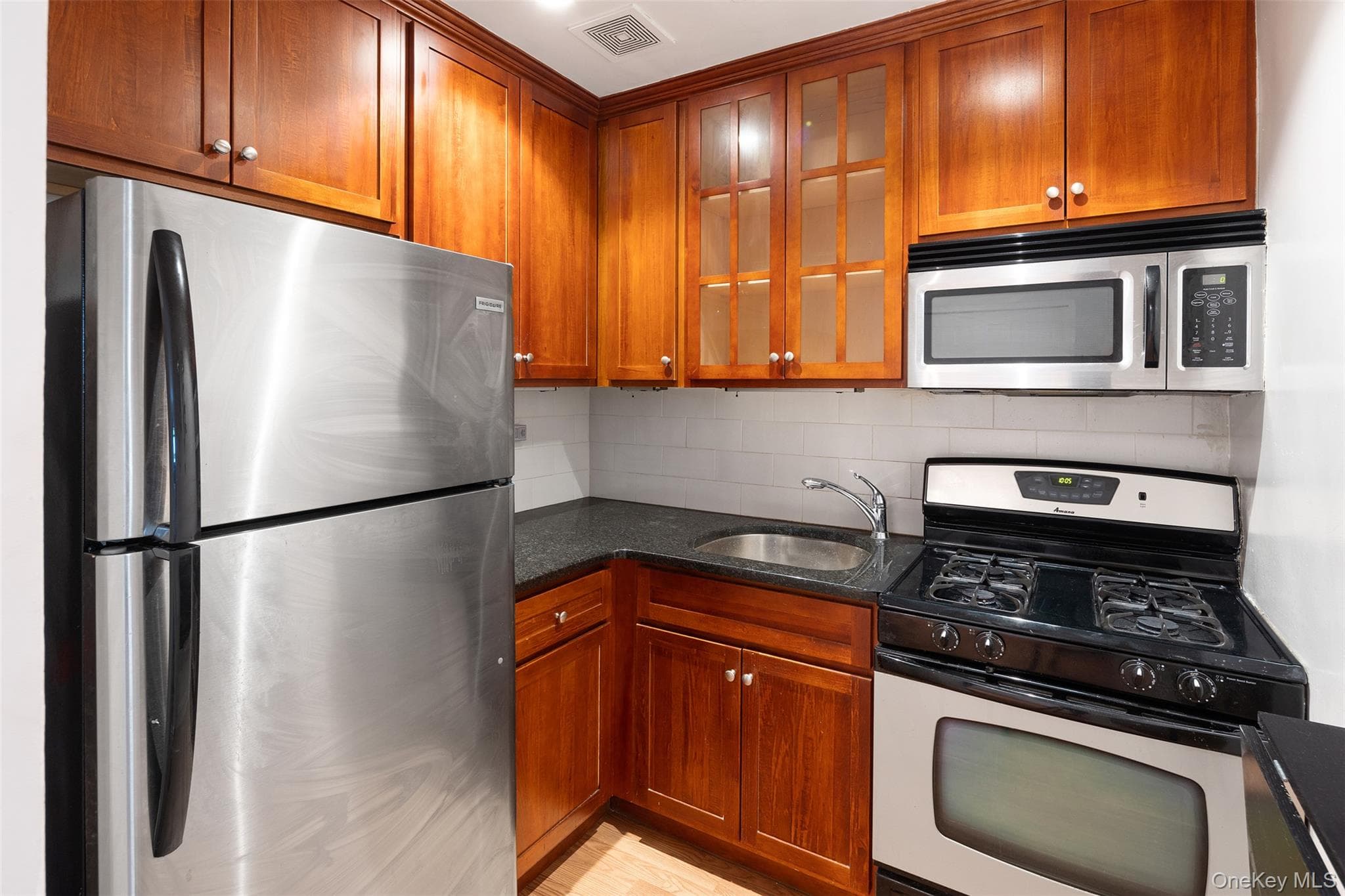 495 E 7th Street Unit: 1J thumbnail 3