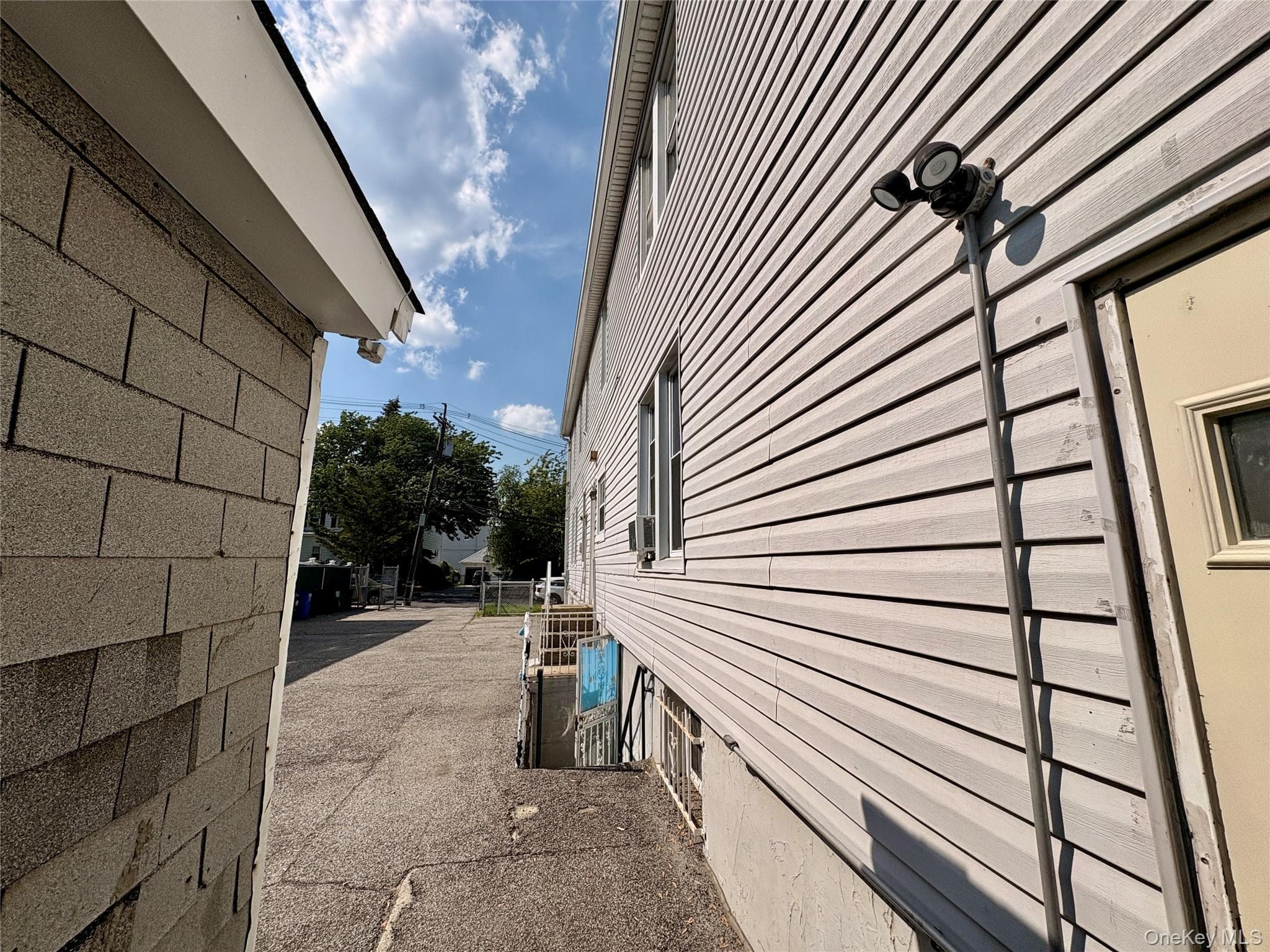 2910 Baisley Avenue thumbnail 4
