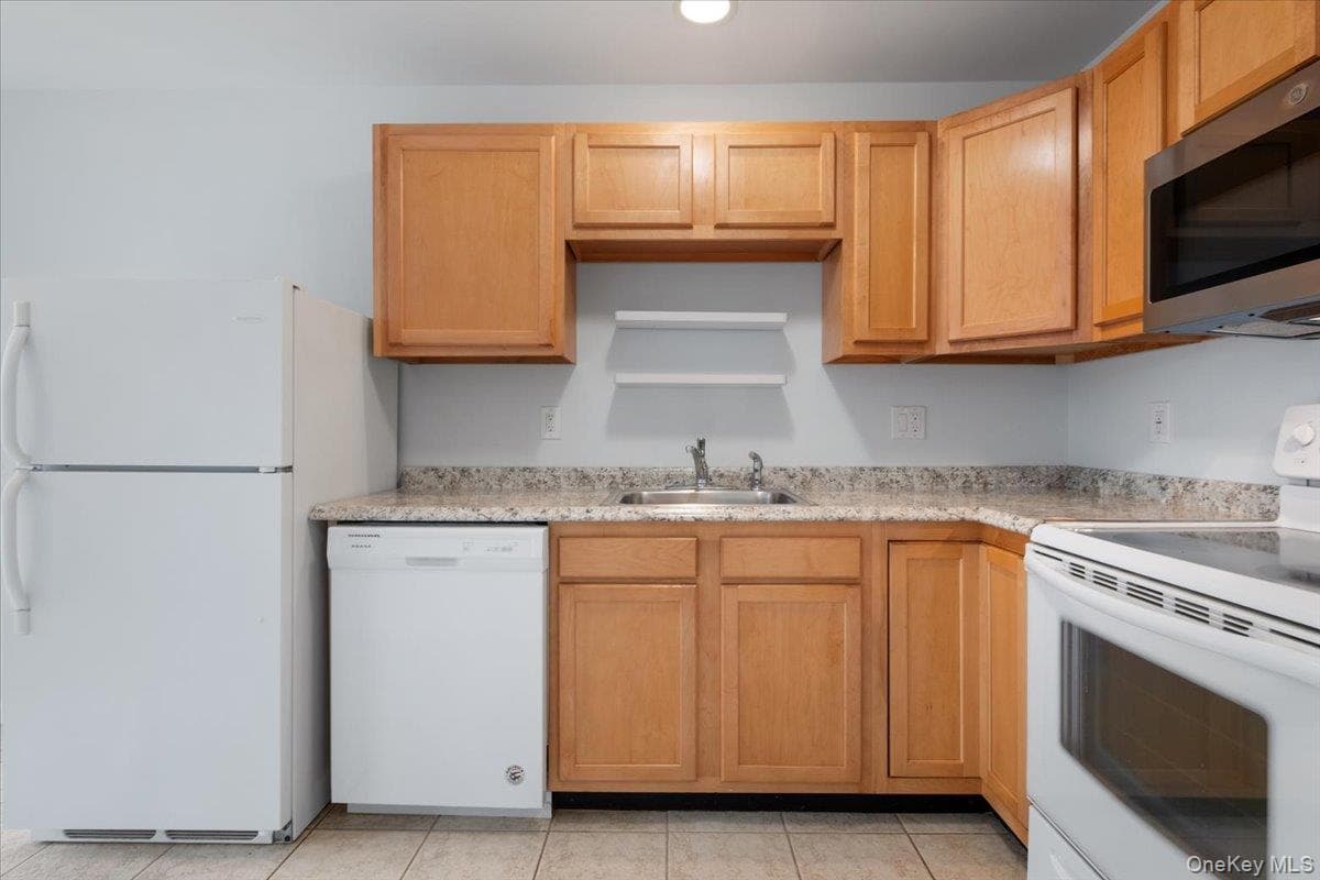 307 Alexandra Court thumbnail 19