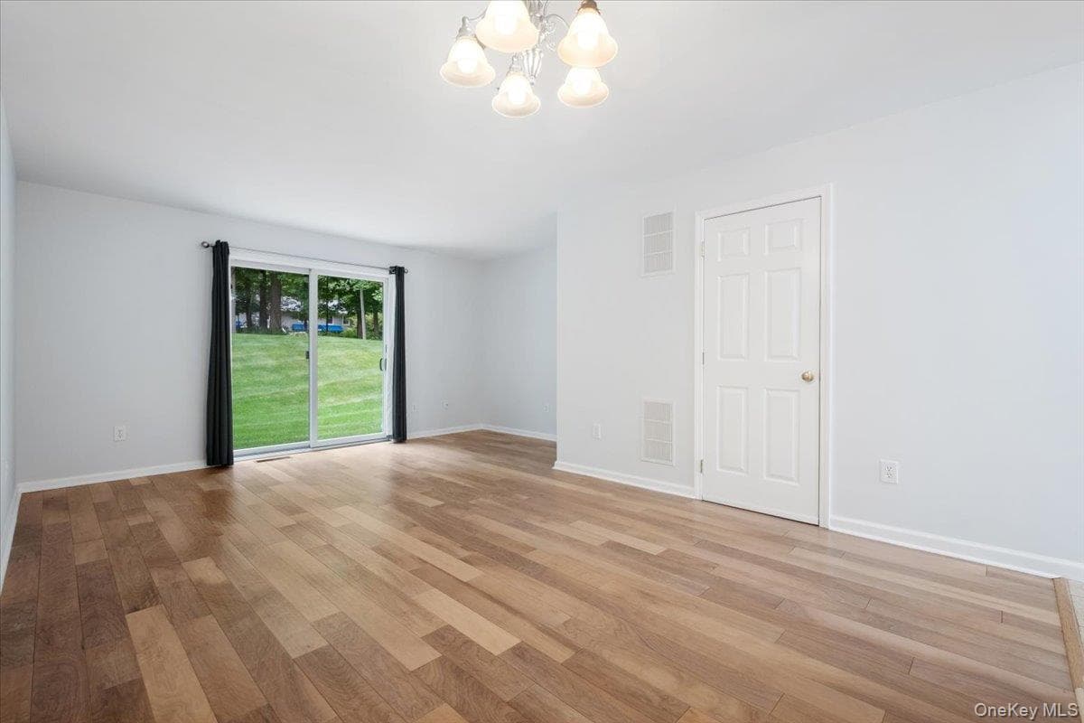 307 Alexandra Court thumbnail 12