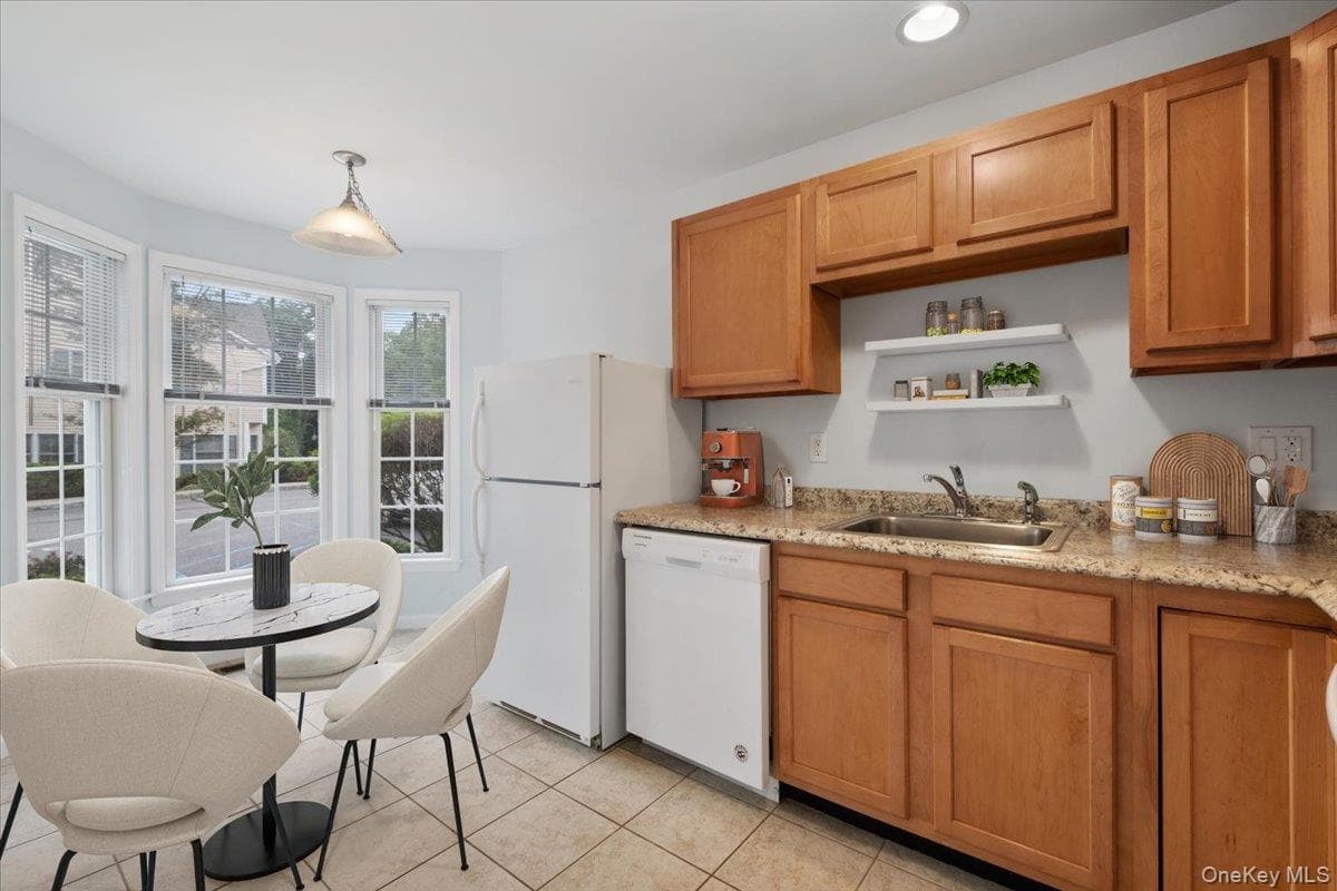 307 Alexandra Court thumbnail 17