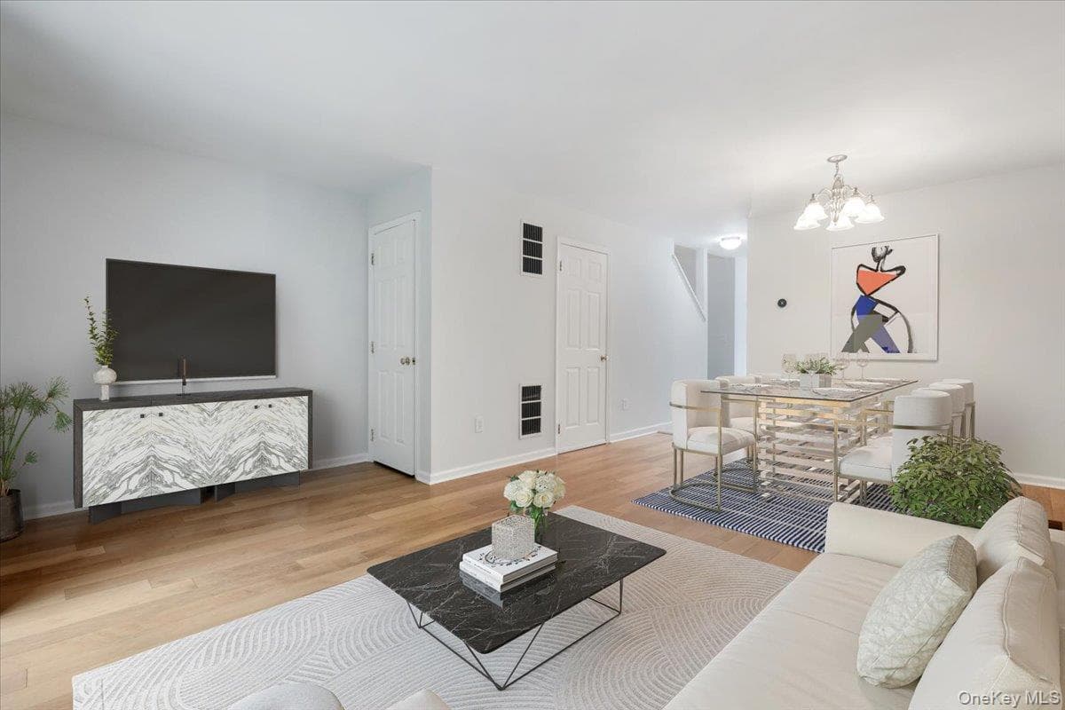 307 Alexandra Court thumbnail 3