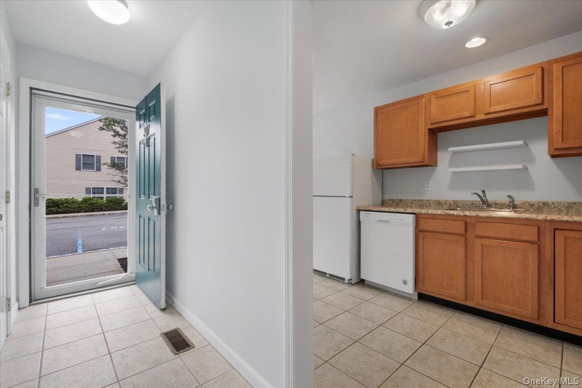 307 Alexandra Court thumbnail 15