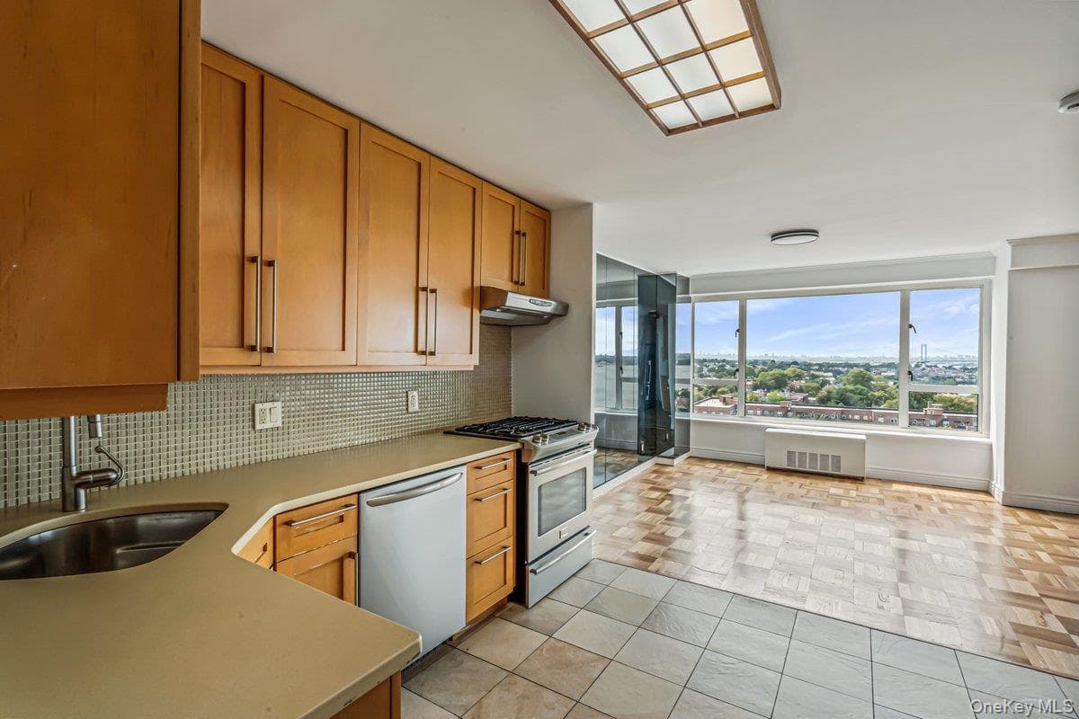166-25 Powells Cove Boulevard Unit: 18C thumbnail 9