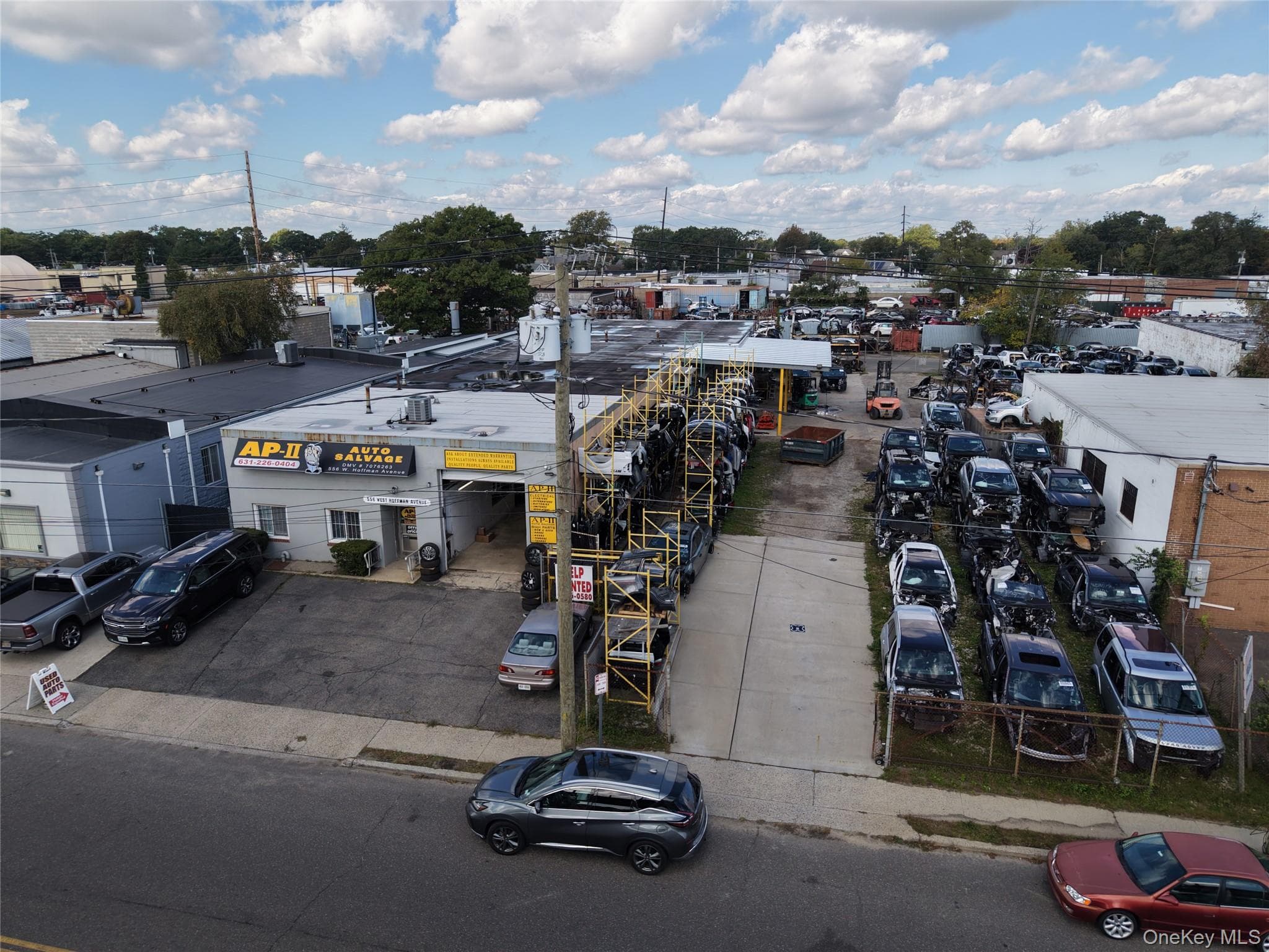 556 W Hoffman Avenue thumbnail 2
