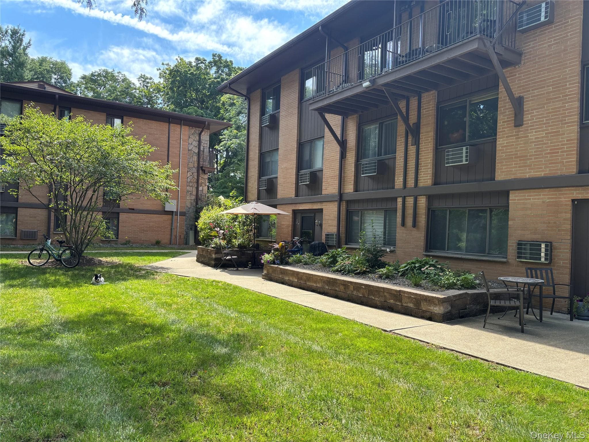 10 Oakwood Terrace TER Unit: 37 thumbnail 2
