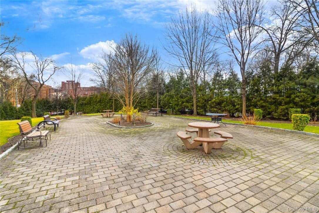 1 Fordham Hill Oval Unit: 16G thumbnail 17
