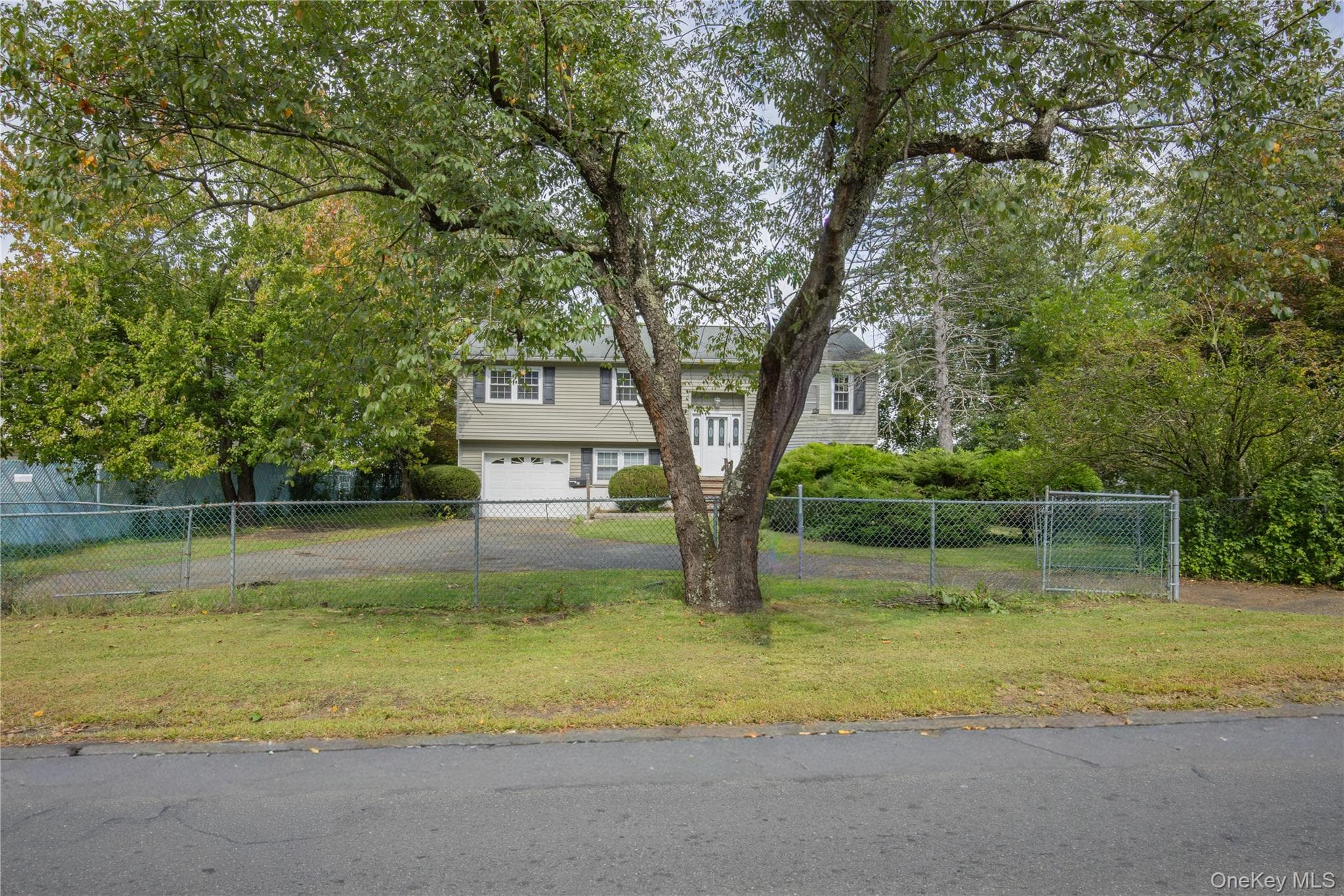 87 Filors Lane thumbnail 3