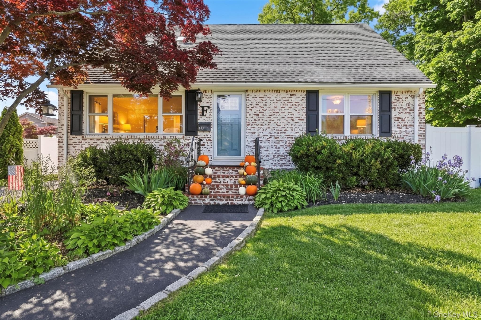 413 Pecan Street, Lindenhurst