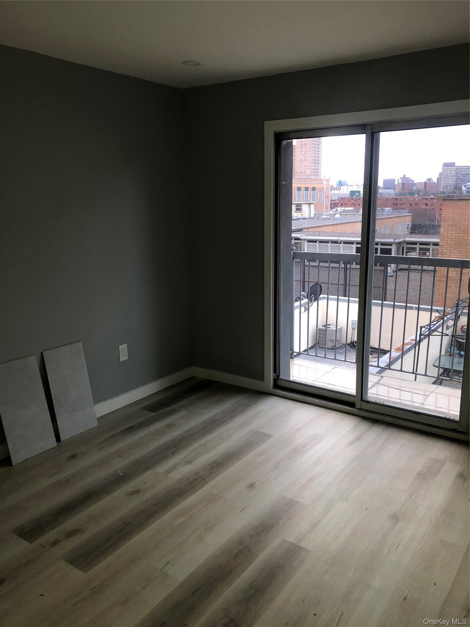 651 Courtlandt Avenue thumbnail 3