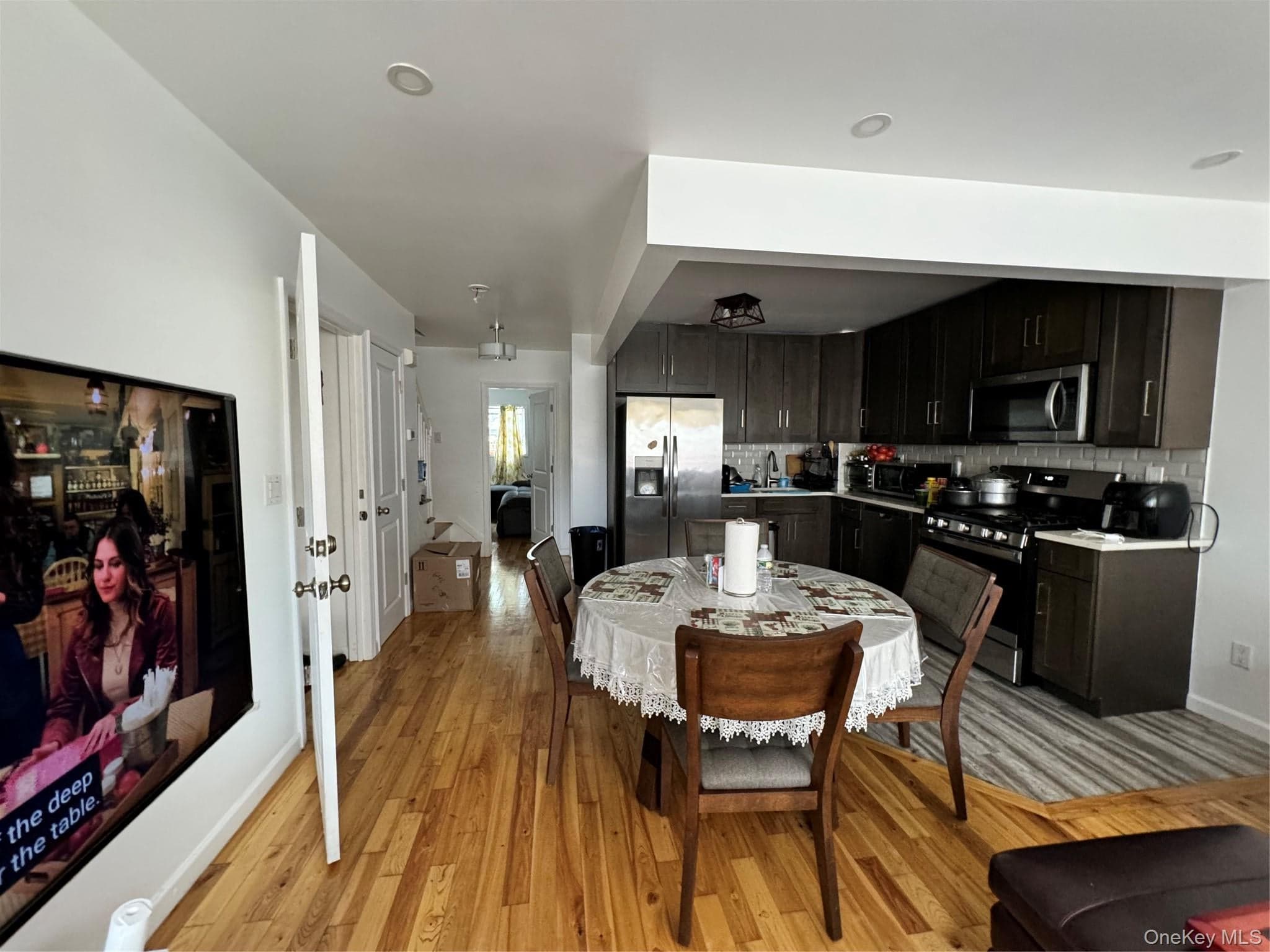 648 E 93rd Street thumbnail 20