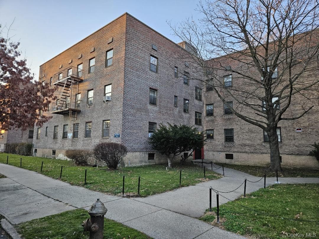 144-17 79 Avenue Unit: 2D, Kew Garden Hills