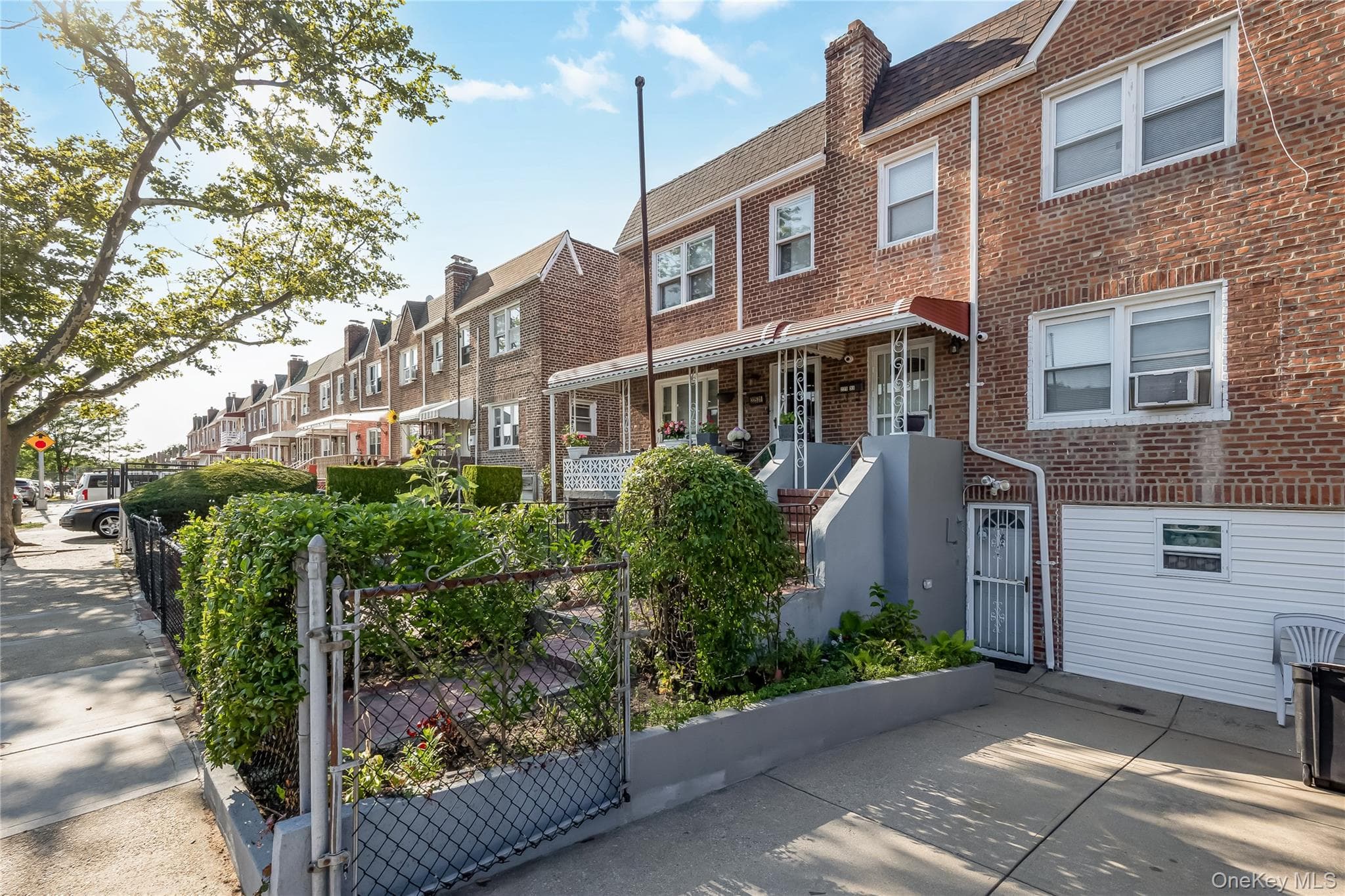 22533 Murdock Avenue thumbnail 2