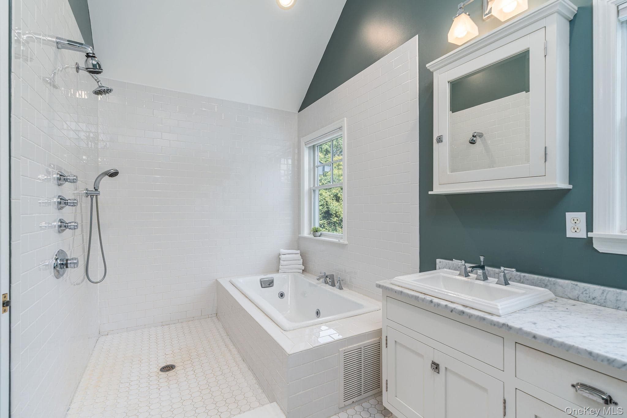 775 Mulford Court thumbnail 20