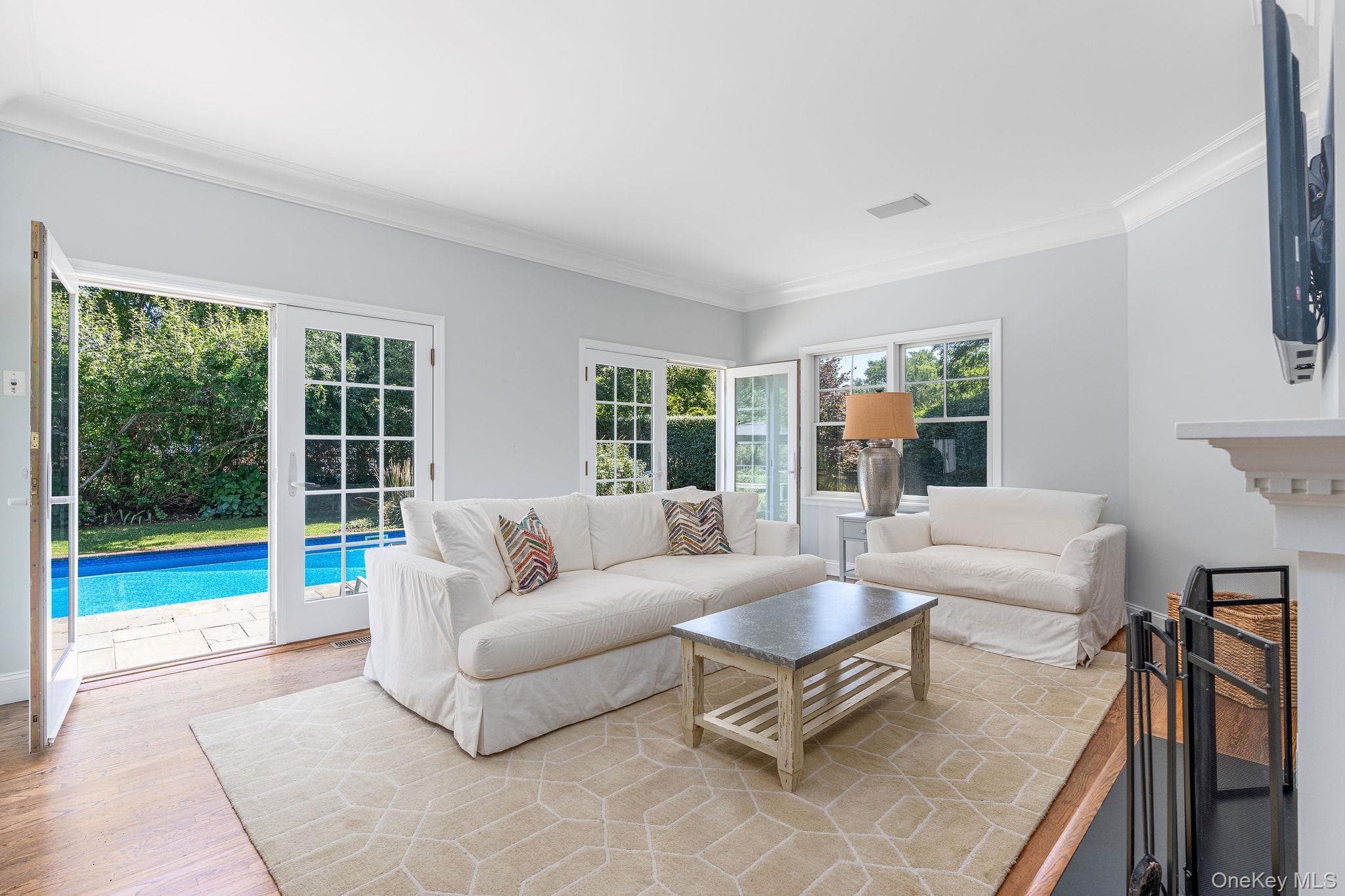 775 Mulford Court thumbnail 4