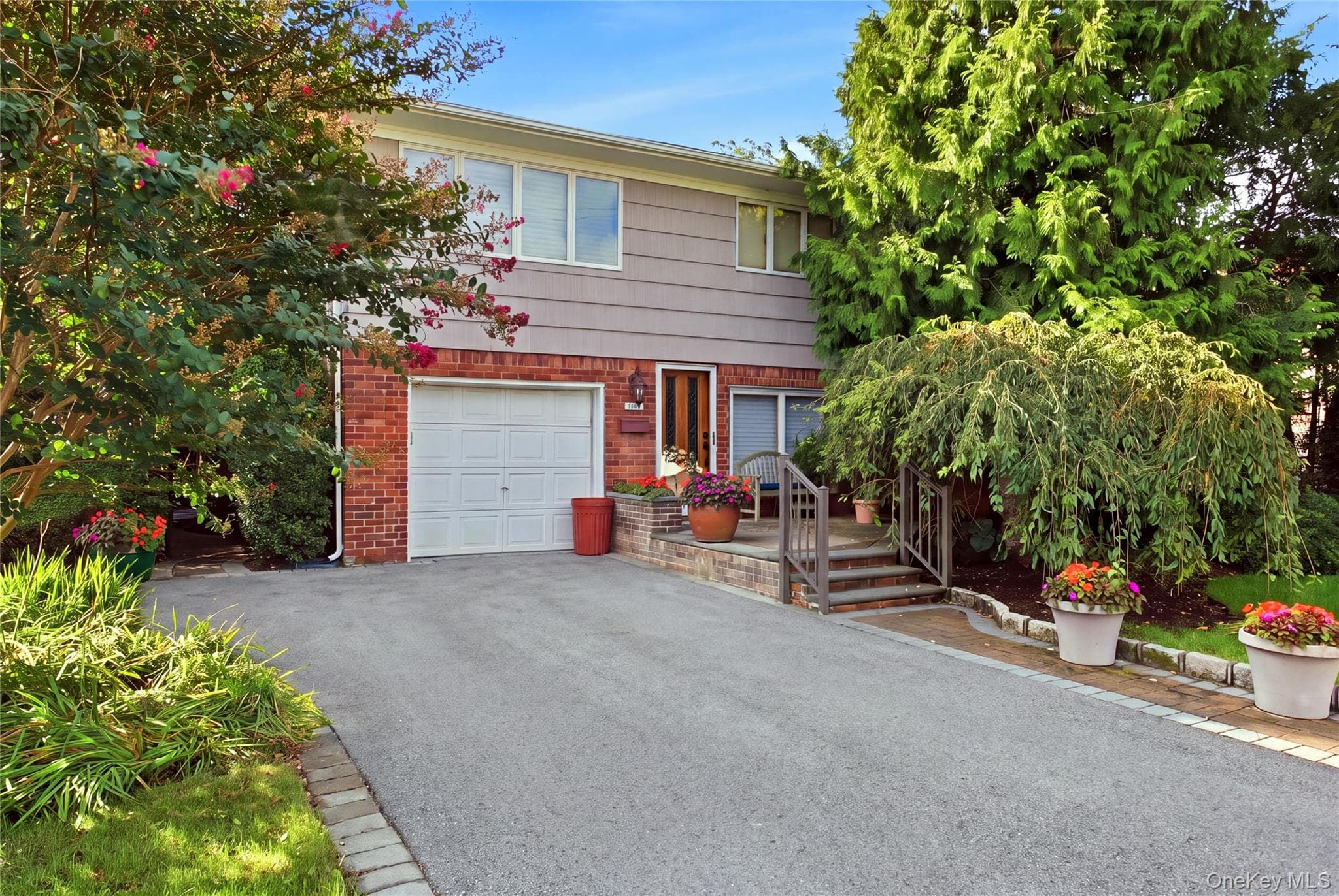 2554 Linden Lane, Merrick