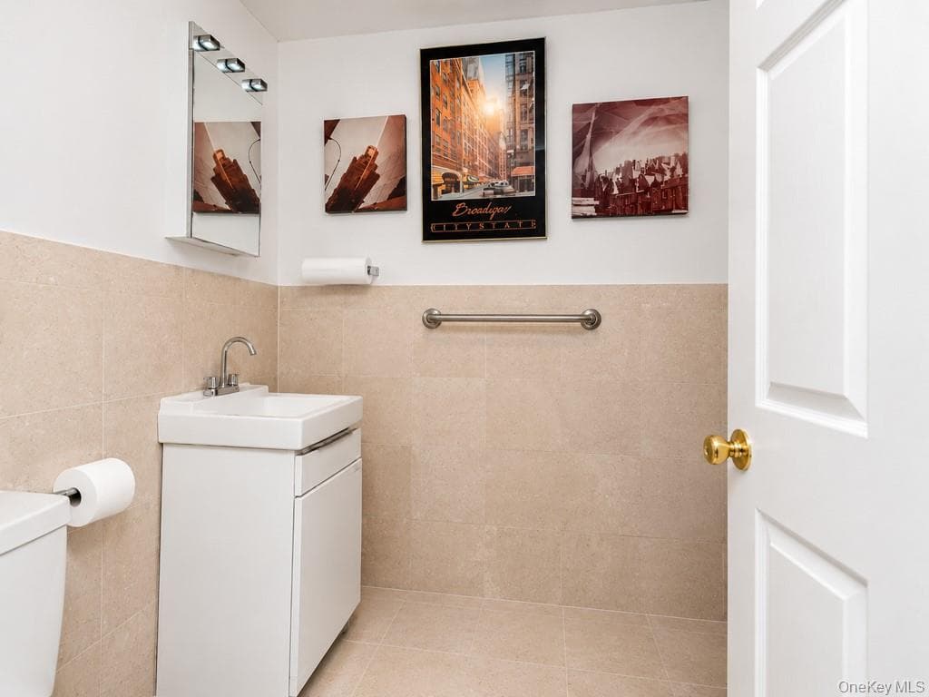 4779 White Plains Road thumbnail 19