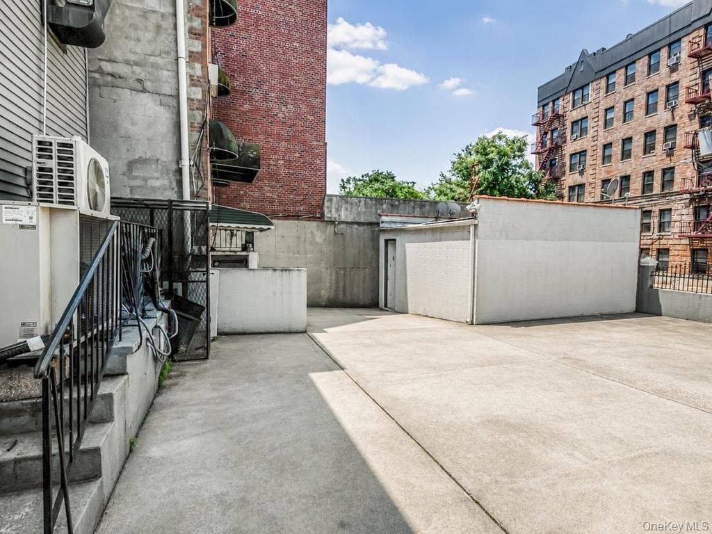 4779 White Plains Road thumbnail 21