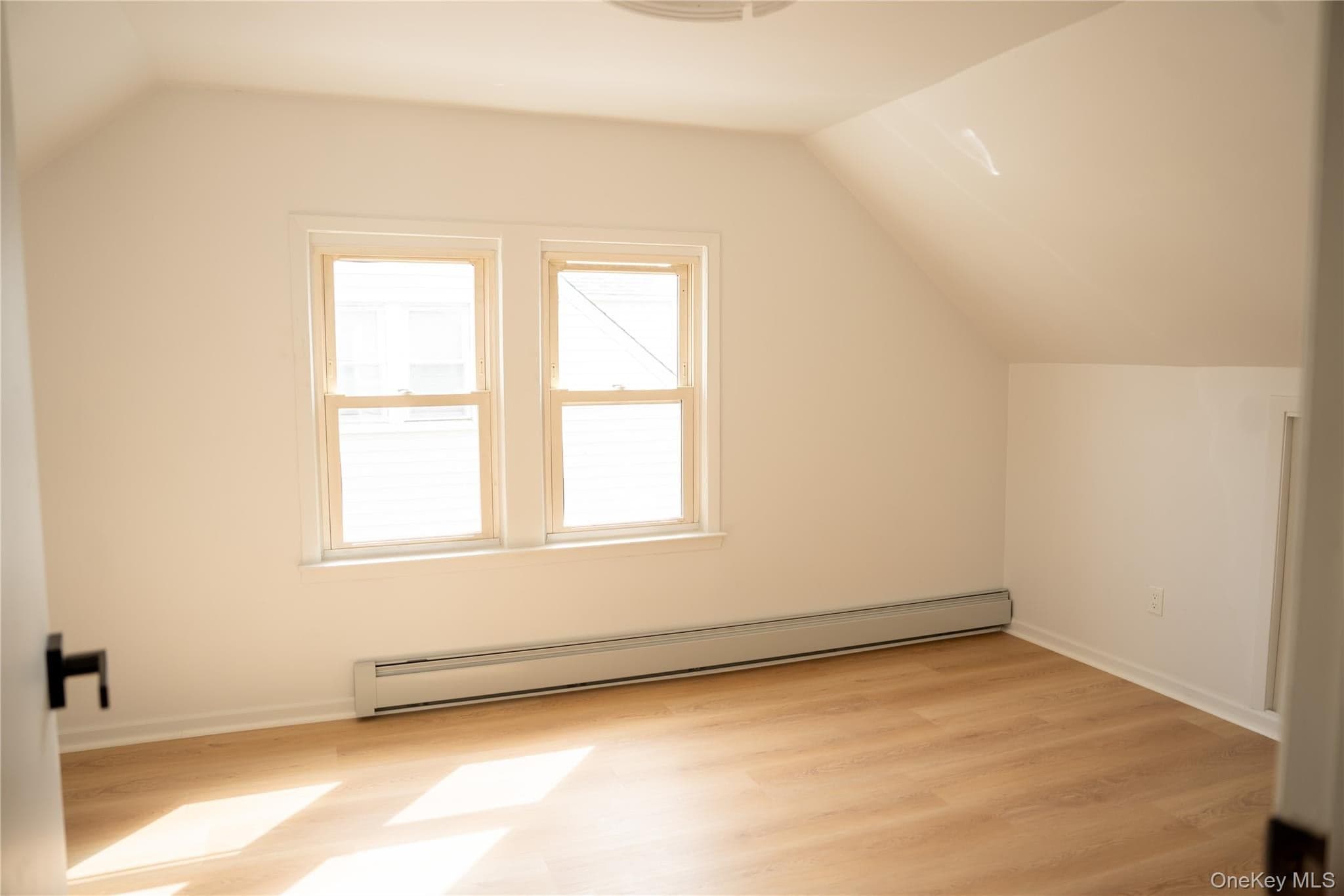 586 Stratford Road thumbnail 19