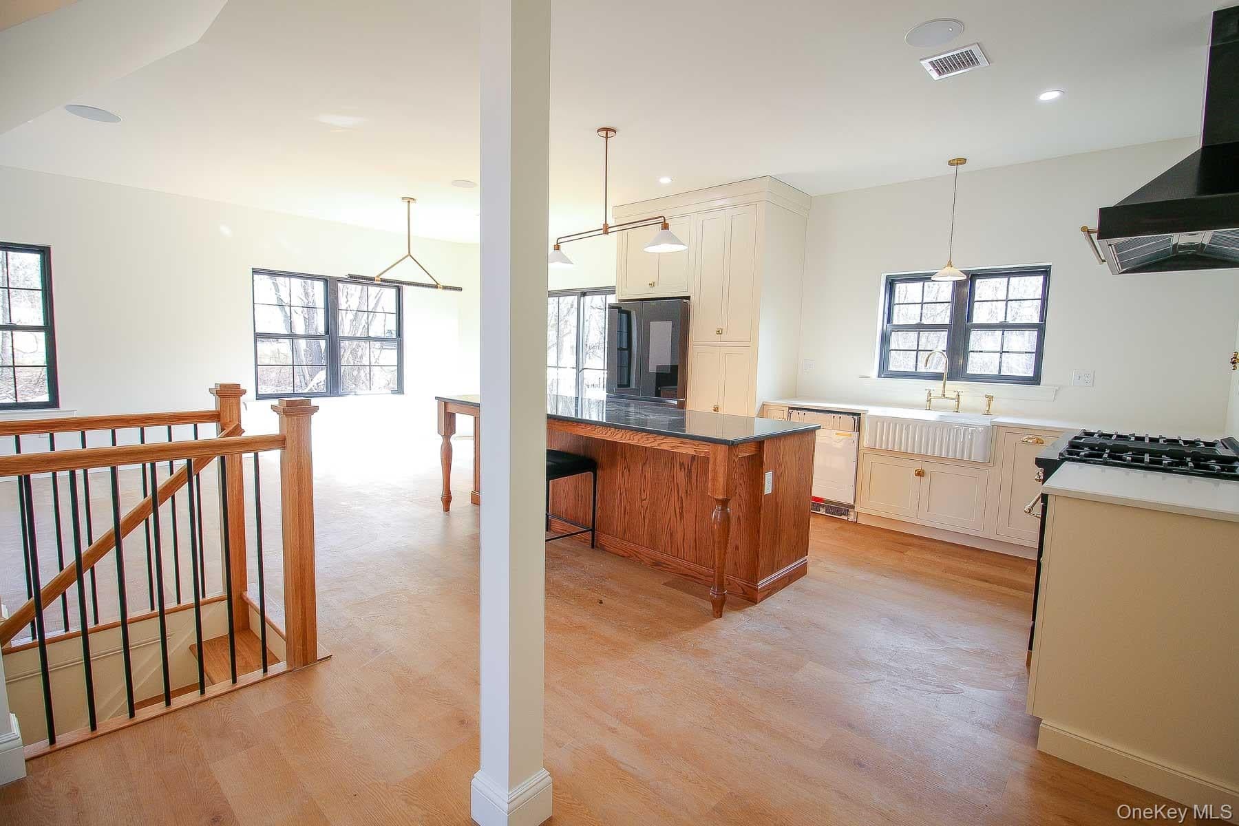 8 James Place thumbnail 10
