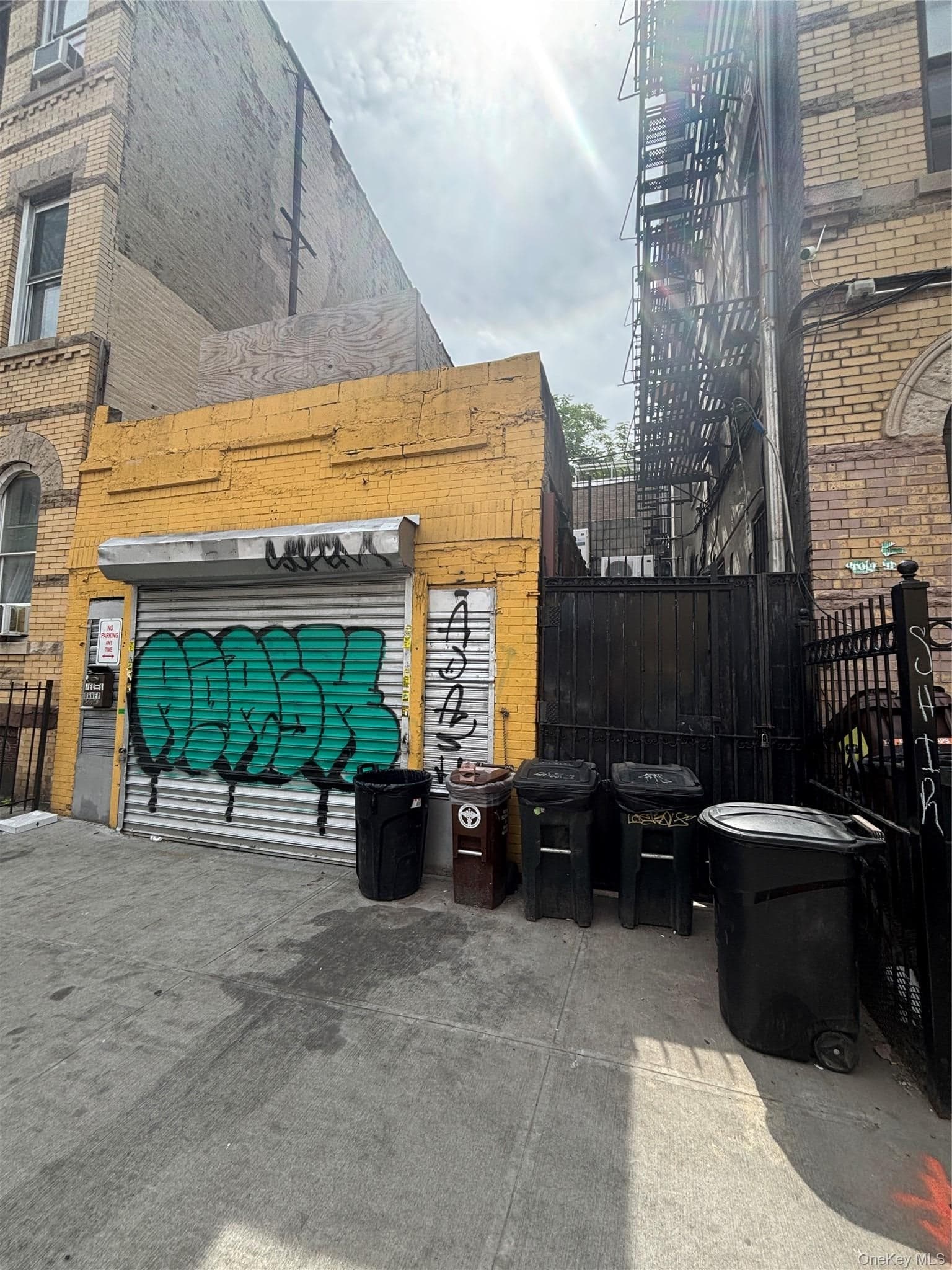 735 Knickerbocker Avenue thumbnail 4