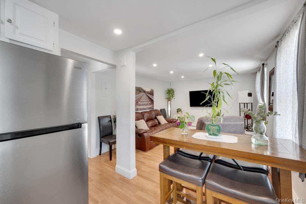 144 Beekman Avenue thumbnail 17