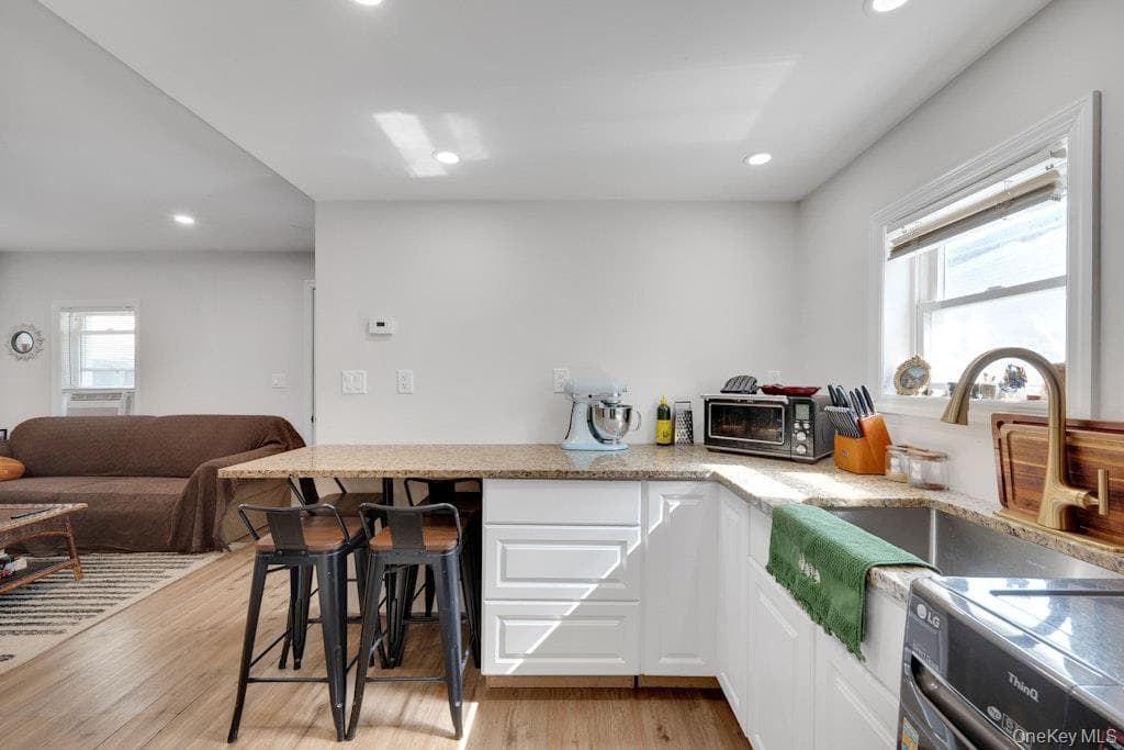 144 Beekman Avenue thumbnail 30