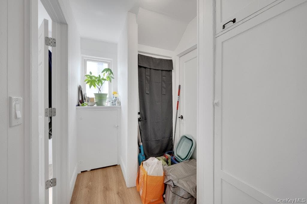 144 Beekman Avenue thumbnail 12
