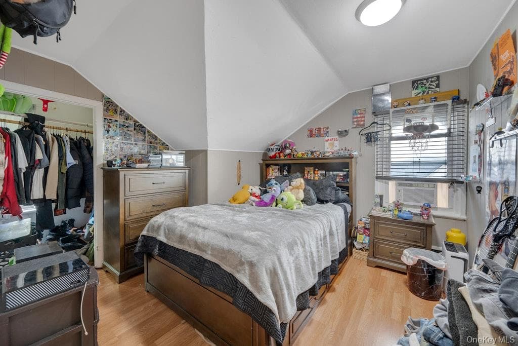 144 Beekman Avenue thumbnail 25