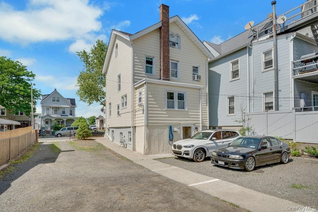 144 Beekman Avenue thumbnail 39