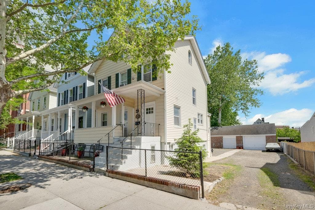 144 Beekman Avenue thumbnail 3