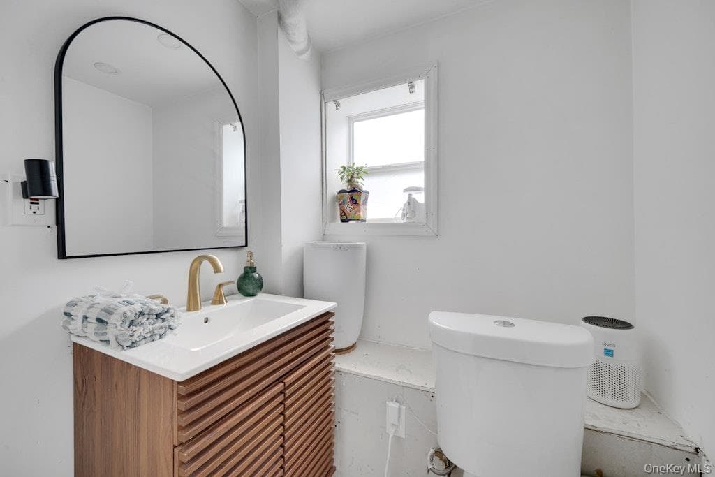 144 Beekman Avenue thumbnail 35