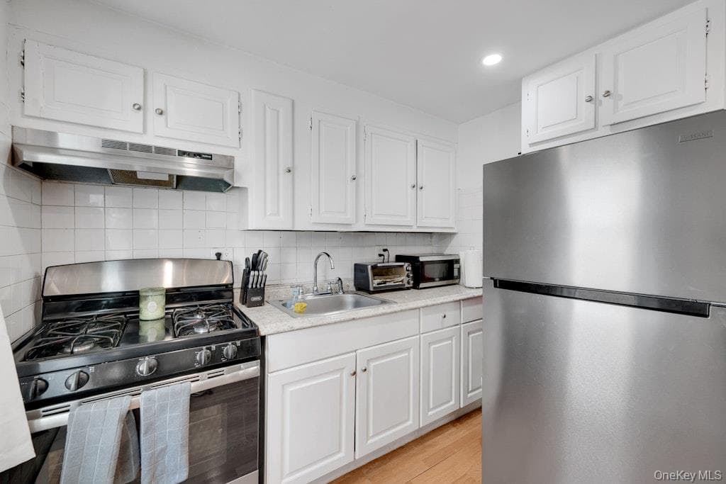 144 Beekman Avenue thumbnail 19