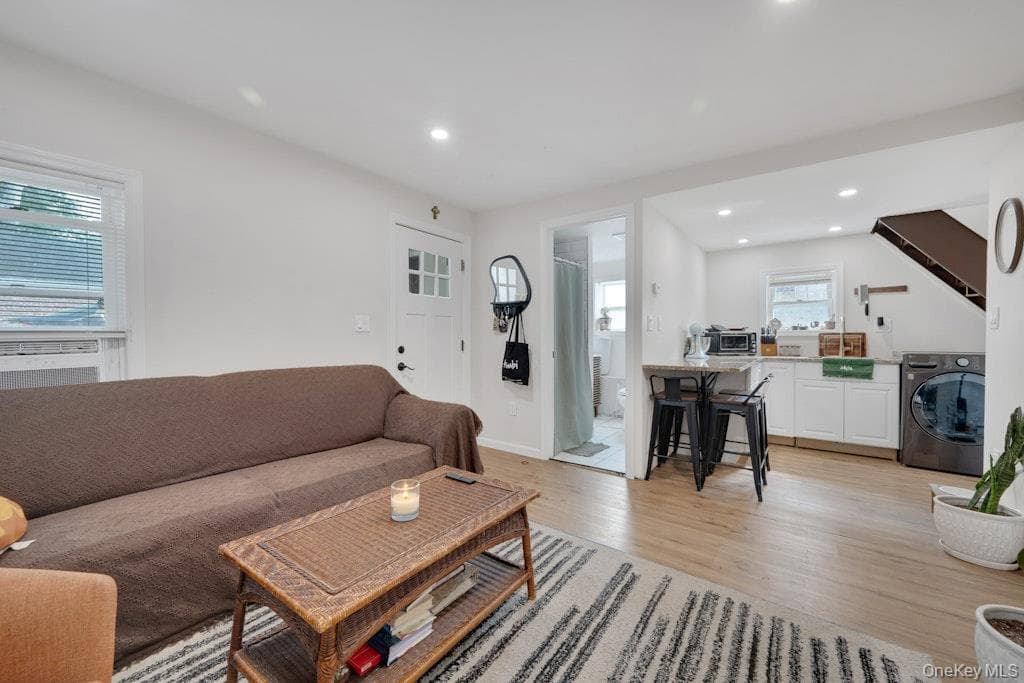 144 Beekman Avenue thumbnail 28