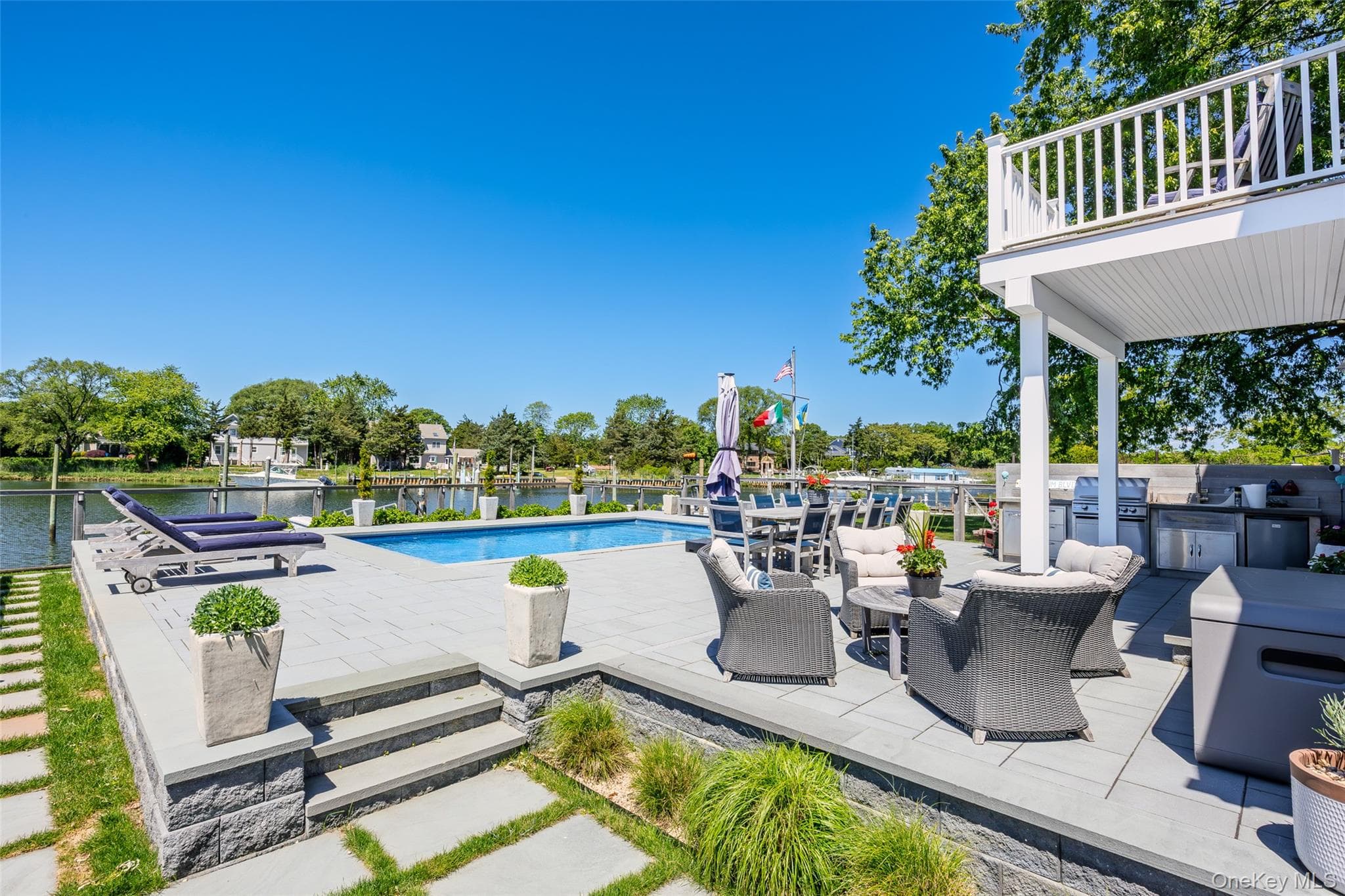 81 Beach Road thumbnail 38